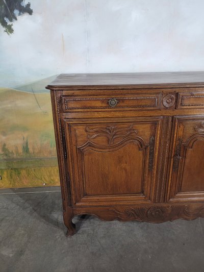 Geschnitztes Sideboard aus massiver Eiche