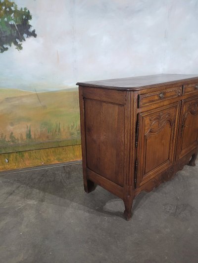 Geschnitztes Sideboard aus massiver Eiche