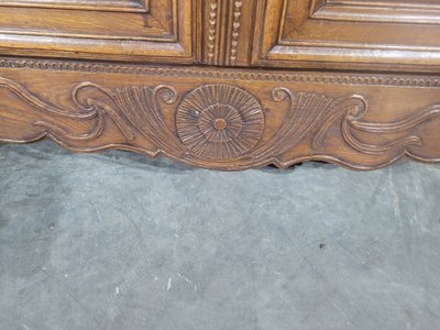 Geschnitztes Sideboard aus massiver Eiche