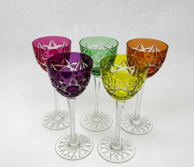 Suite de 5 verres anciens en cristal taillé doublé couleur 19 cm – Baccarat – Modèle S1136 – vers 1890