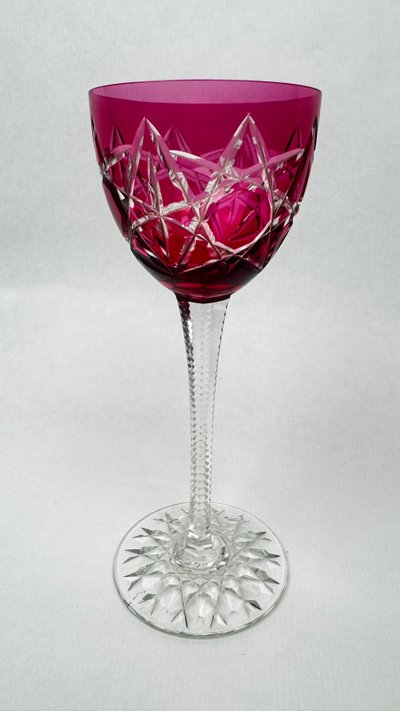 Suite de 5 verres anciens en cristal taillé doublé couleur 19 cm – Baccarat – Modèle S1136 – vers 1890