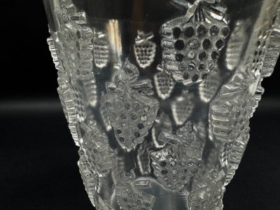 Vase René Lalique modèle "Malaga", verre moulé pressé, vers 1937