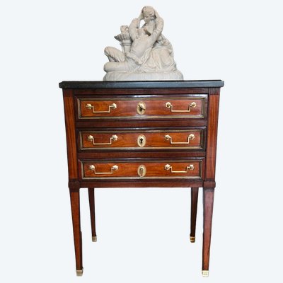 Small living room chest of drawers, known as a “chiffonnière,” made of lemon tree and amaranth veneer, late 18th century