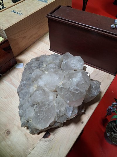 Important groupe de cristaux de quartz naturel – Cristal de roche – 38 × 33 cm 