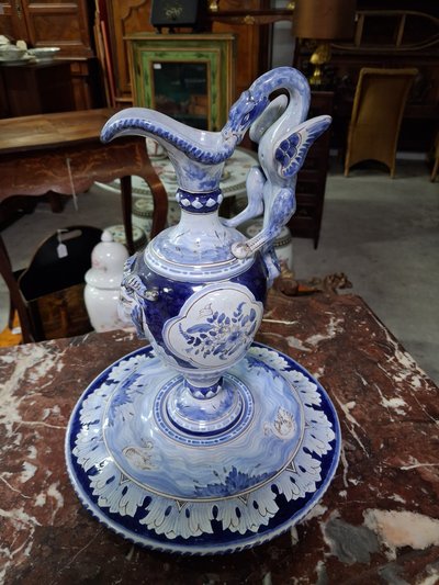 Nevers – Émile Georges – Brocca con coperchio in maiolica – Decorazione blu e bianca 