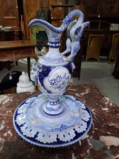 Nevers – Émile Georges – Brocca con coperchio in maiolica – Decorazione blu e bianca 