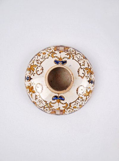 Gien earthenware inkwell with a Renaissance design, 1870–1875