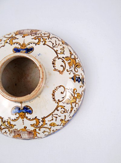 Gien earthenware inkwell with a Renaissance design, 1870–1875