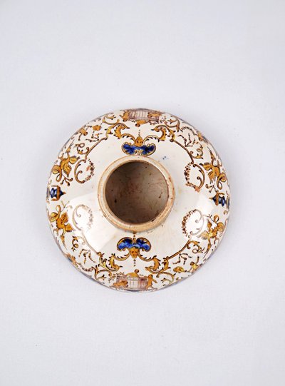 Gien earthenware inkwell with a Renaissance design, 1870–1875