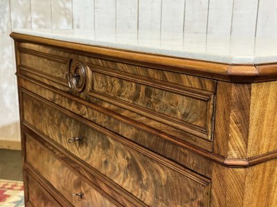 Comò in stile Napoleone III in mogano, rovere e piano in marmo bianco, fine XIX secolo