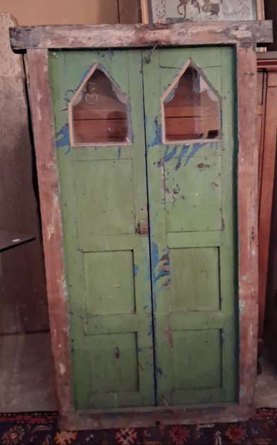 Eine Fassade aus indischem Holzvertäfelung