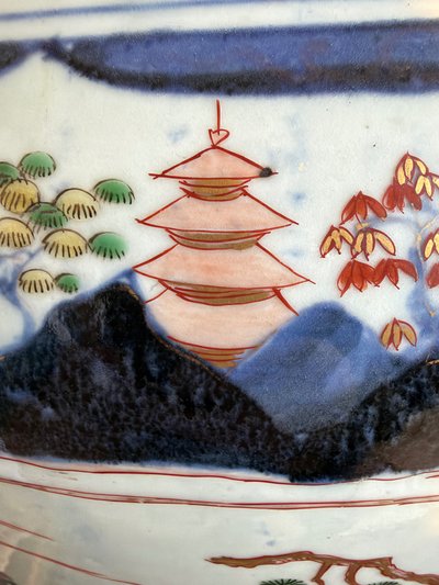 Exceptionnelle et monumentale potiche couverte japonaise en porcelaine d’Arita à décor Imari XVIII è