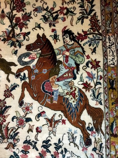 GHOUM Tapis Oriental Iranien En Soie Décor aux Cavaliers Couleurs vives 100x150cms  BON ETAT