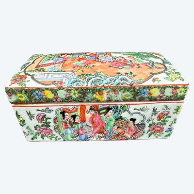 Scatola rettangolare in porcellana di Canton – decorazione “Famille Rose” – Cina