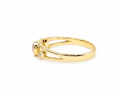 Vintage ring with a 0.20 ct oval ruby and diamonds – 750 gold