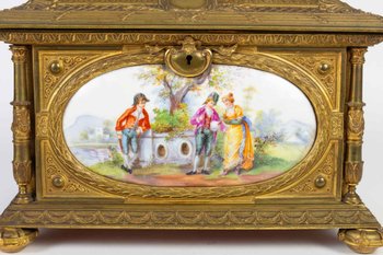Box Forming Jewelry Box In Gilt Bronze Decorated With Porcelain Plates Napoleon III Period