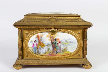 Box Forming Jewelry Box In Gilt Bronze Decorated With Porcelain Plates Napoleon III Period