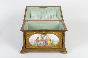 Box Forming Jewelry Box In Gilt Bronze Decorated With Porcelain Plates Napoleon III Period