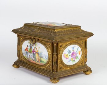 Box Forming Jewelry Box In Gilt Bronze Decorated With Porcelain Plates Napoleon III Period