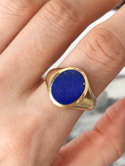 Bague chevalière en or jaune 18K et lapis-lazuli