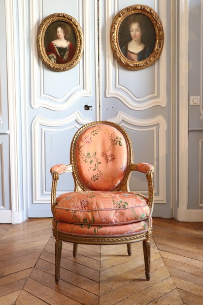 Ein Satz von vier Louis-XVI-Sesseln von Nadal l'Ainé