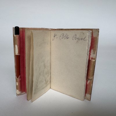 Carnet de bal en nacre XIXe ornementé d'une petite frise en argent
