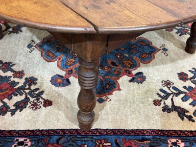 Table basse ovale en sapin début XXème