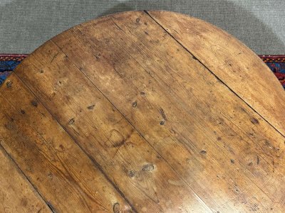 Table basse ovale en sapin début XXème