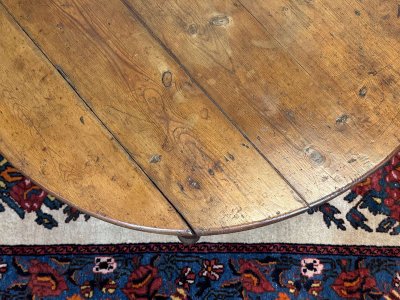 Table basse ovale en sapin début XXème