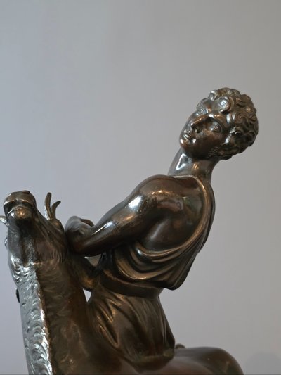 Ercole e la cerva di Cerinia, raro bronzo del XIX secolo. 