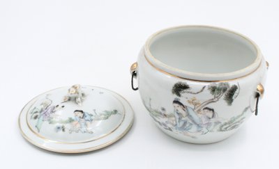 VASO CON COPERCHIO KAMCHENG in porcellana CINESE del XIX secolo