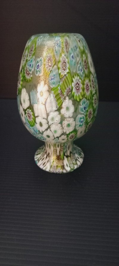 Murano-Glasvase mit Millefiori-Motiven