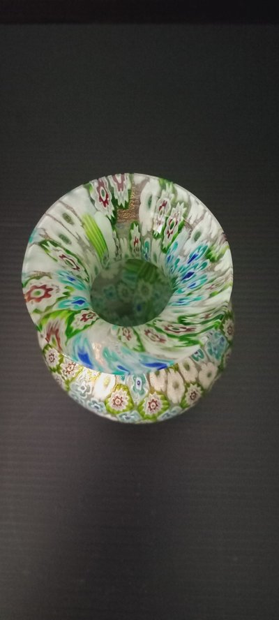 Murano-Glasvase mit Millefiori-Motiven