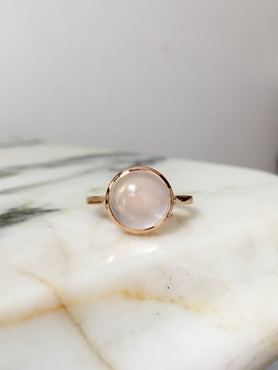 18K rose gold ring set with a rose quartz