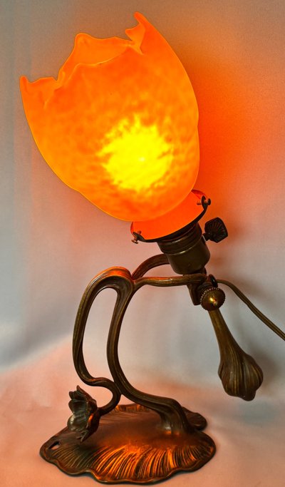 Lampada in bronzo < N> Tulip DAUM, fine XIX - inizio XX secolo 