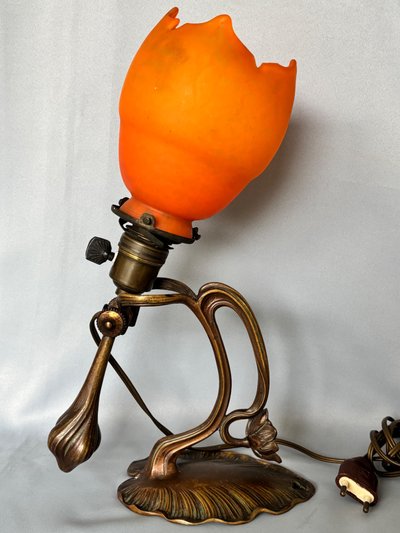 Lampada in bronzo < N> Tulip DAUM, fine XIX - inizio XX secolo 
