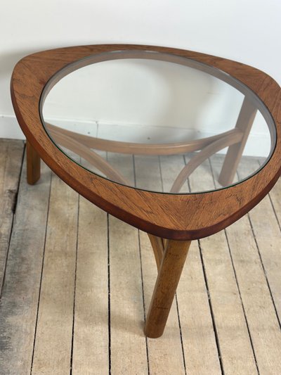 Table basse Tricester par Nathan en teck et vitré 1970