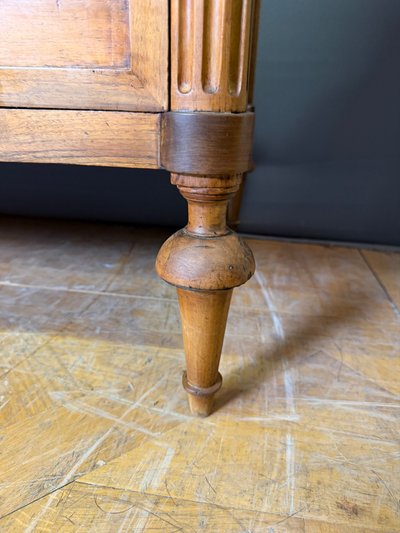Comò d'epoca Luigi XVI in noce chiaro