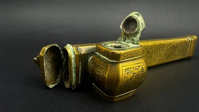 Divit qalamdan, 19th-century Oriental travel inkwell, engraved bronze, 21.5 cm