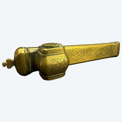 Divit qalamdan, encrier de voyage oriental XIXe bronze gravé 21,5 cm