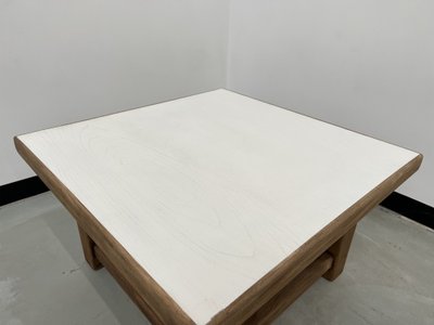 Moderner quadratischer Couchtisch aus Eiche