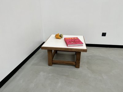 Moderner quadratischer Couchtisch aus Eiche