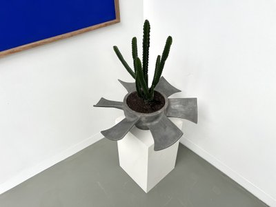 Vase hélicoïdal des années 50 en fonte d'alu