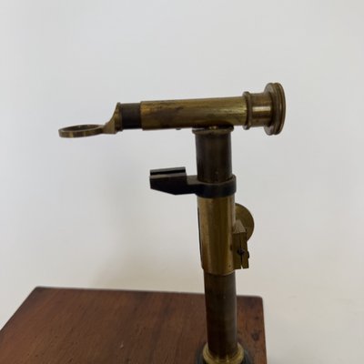 Antique brass microscope on a mahogany case, 19th century
