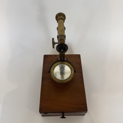 Antique brass microscope on a mahogany case, 19th century