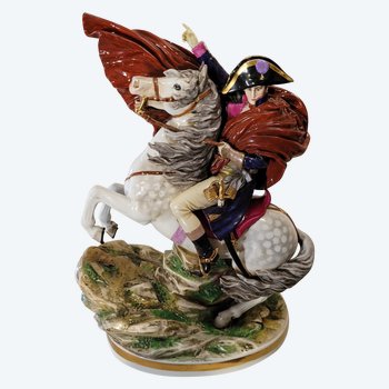 Figurine Statut Très grande 42 cm en porcelaine céramique , Allemande , Napoléon BONAPARTE , traversant les Alpes, Hauteur 42 cm