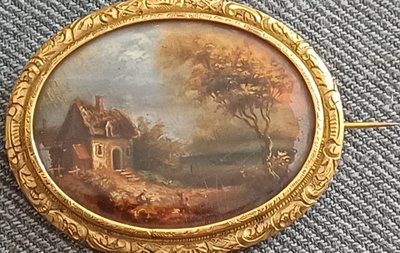 Broche fixé-sous-verre milieu du XIXème siècle.