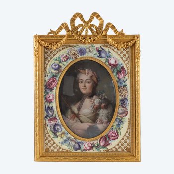 Large Enameled Gilt Bronze Frame with Floral Décor, with an Elegant Girl Décor. Napoleon III period