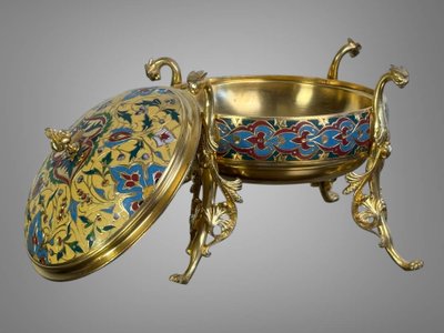 GILDED BRONZE BONBONNIERE WITH POLYCHROME ENAMEL, SIGNED F. BARBEDIENNE, circa 1880