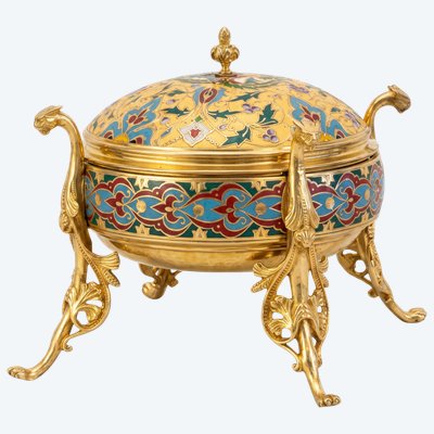 BONBONNIERE EN BRONZE DORÉ ET EMAUX POLYCHROME SIGNÉE F. BARBEDIENNE, circa 1880